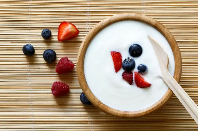 Advantages Of Eating Fruit & Yogurt 